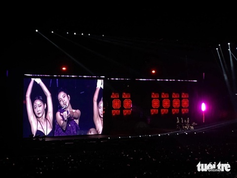 Fan Việt hát 'Flower' của Jisoo: bùng nổ cõi mạng, người hâm mộ quốc tế 'ngơ ngác' - Ảnh 1. Jisoo trình diễn vũ điệu trendy TikTok trong ca khúc Flower - Ảnh: MAI THƯƠNG