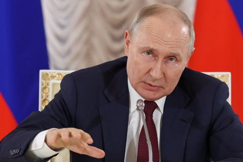 Ông Putin trong cuộc họp báo tại thành phố St. Petersburg, Nga, ngày 29-7 - Ảnh: REUTERS Ông Putin trong cuộc họp báo tại thành phố St. Petersburg, Nga, ngày 29-7 - Ảnh: REUTERS