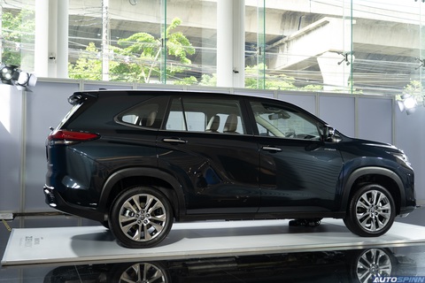 Toyota Innova Cross sắp bán ở Việt Nam: Có gì khác biệt giữa bản máy xăng và hybrid? - Ảnh 3. So với Mitsubishi Xpander, Toyota Innova 2023 vốn thuộc phân khúc trên nên dài hơn 160mm, rộng hơn 100mm, cao hơn 45mm và chiều dài cơ sở lớn hơn 75mm - Ảnh: Autospinn