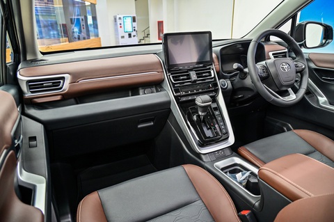 Toyota Innova Cross sắp bán ở Việt Nam: Có gì khác biệt giữa bản máy xăng và hybrid? - Ảnh 4. Nội thất Toyota Innova mới - Ảnh: Toyota