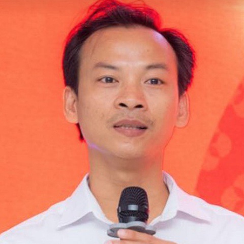 Ông NguyễN Ngọc Đạt (tổng giám đốc hệ thống bán lẻ Di Động Việt) Ông NguyễN Ngọc Đạt (tổng giám đốc hệ thống bán lẻ Di Động Việt)