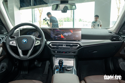 BMW i4 giá gần 3,8 tỉ ra mắt Việt Nam: Sạc đầy chạy được tới 600km - Ảnh 5. BMW i4 giá gần 3,8 tỉ ra mắt Việt Nam: Sạc đầy chạy được tới 600km - Ảnh 5.