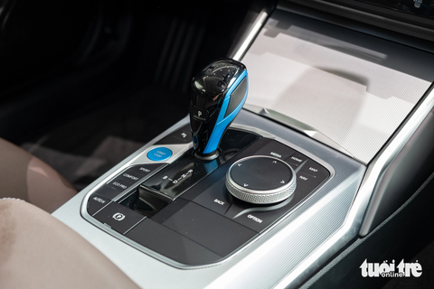 BMW i4 giá gần 3,8 tỉ ra mắt Việt Nam: Sạc đầy chạy được tới 600km - Ảnh 6. BMW i4 giá gần 3,8 tỉ ra mắt Việt Nam: Sạc đầy chạy được tới 600km - Ảnh 6.