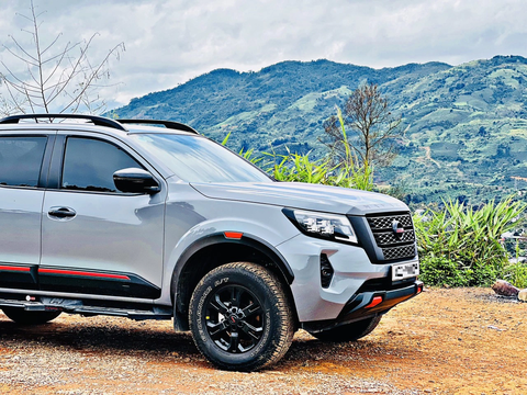 Chủ trang trại sầu riêng dùng Nissan Navara sau 1 năm: Đi êm, nuôi rẻ, chở hàng, chở người đều được - Ảnh 5. Trang bị an toàn tiên tiến là thứ mà anh Danh mong muốn có trên Navara mới - Ảnh: NVCC
