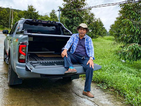 Chủ trang trại sầu riêng dùng Nissan Navara sau 1 năm: Đi êm, nuôi rẻ, chở hàng, chở người đều được - Ảnh 2. Anh Danh đánh giá Navara Pro4X mạnh và êm hơn chiếc bán tải cũ - Ảnh: NVCC