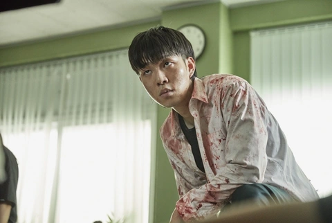 Yoo In Soo - thành viên đội săn quỷ từng đóng zombie phản diện - Ảnh 3. Yoo In Soo đóng phản diện trong Ngôi trường xác sống - Ảnh: Soompi