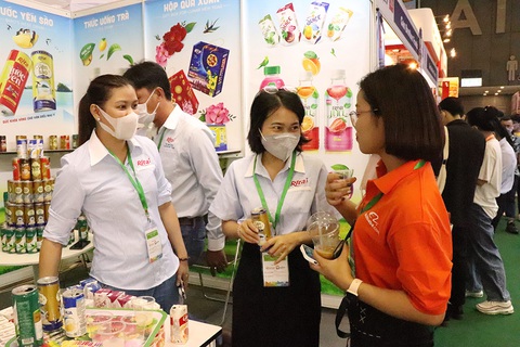 Doanh nghiệp Việt tìm cách đưa hàng vượt biên giới - Ảnh 1. Nhiều doanh nghiệp Việt tận dụng các nền tảng thương mại điện tử xuyên biên giới để xuất khẩu - Ảnh: T.L.