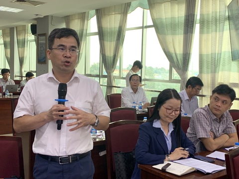 Quy định chuẩn để xem xét điều kiện hoạt động trường đại học - Ảnh 3. PGS.TS Ngô Quốc Đạt, phó hiệu trưởng phụ trách Trường đại học Y Dược TP.HCM, phát biểu tại tọa đàm - Ảnh: TRẦN HUỲNH
