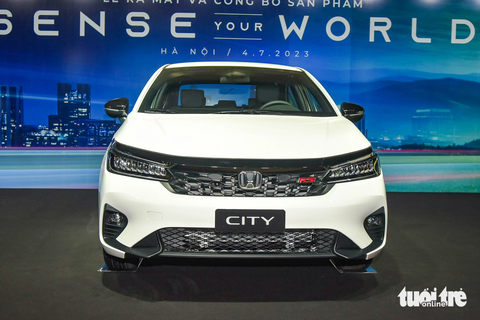 Honda City 2023 giá từ 559 triệu đồng, ít thay đổi thiết kế nhưng thêm nhiều trang bị - Ảnh 3. Kích thước tổng thể dài x rộng x cao lần lượt 4.589 x 1.748 x 1.467mm (bản RS), chiều dài cơ sở 2.600mm và khoảng sáng gầm 134mm. So với đời cũ, Honda City 2023 dài hơn 36mm, còn các thông số khác không thay đổi.