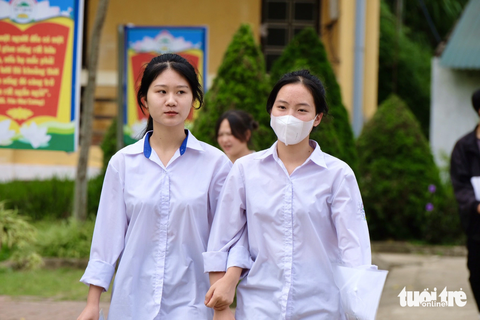 Thêm nhiều trường công bố điểm chuẩn xét học bạ - Ảnh 1. Thí sinh tham dự kỳ thi tốt nghiệp THPT năm 2023 tại tỉnh Lào Cai - Ảnh: NGUYÊN BẢO