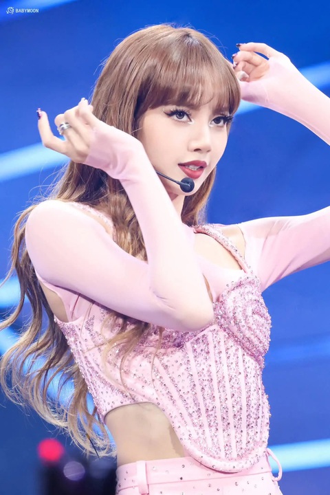 Lisa (BLACPINK) trên sân khấu Coachella (Mỹ) hồi tháng 4 - Ảnh: Babymoon Lisa trên sân khấu Coachella (Mỹ) hồi tháng 4 - Ảnh: Babymoon