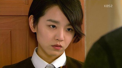 4 tiết lộ thú vị về 'nữ hoàng rating' Shin Hye Sun - Ảnh 3. Tạo hình tomboy của Shin Hye Sun trong School năm 2013