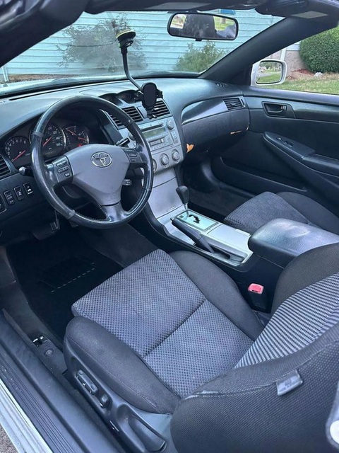 Toyota Camry bản mui trần độ lạ: Thêm thùng Explorer để thành bán tải, giá chỉ hơn trăm triệu - Ảnh 7. Toyota Camry bản mui trần độ lạ: Thêm thùng Explorer để thành bán tải, giá chỉ hơn trăm triệu - Ảnh 7.