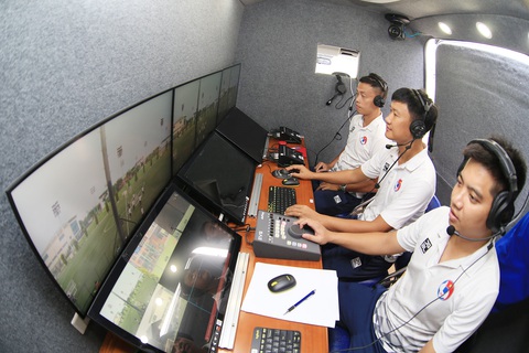 'Chất lượng V-League ngày càng được nâng cao' - Ảnh 3. Các trọng tài VAR Việt Nam vừa hoàn thành khóa đào tạo - Ảnh: VPF