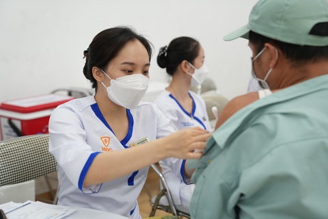 Mũi kim là bạn của tôi - Ảnh 1. Khi mình khỏe mạnh và chống vi rút tốt thì sẽ không sợ lây bệnh cho ai khác