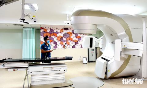 Thông tư 14 cho phép các bệnh viện được mua thiết bị giá cao nhất thay vì giá thấp nhất. Trong ảnh: máy chụp hiện đại tại Bệnh viện Ung bướu TP.HCM cơ sở 2 - Ảnh: DUYÊN PHAN Thông tư 14 cho phép các bệnh viện được mua thiết bị giá cao nhất thay vì giá thấp nhất. Trong ảnh: máy chụp hiện đại tại Bệnh viện Ung bướu TP.HCM cơ sở 2 - Ảnh: DUYÊN PHAN