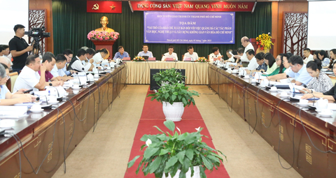 Quang cảnh buổi tọa đàm - Ảnh: N.T. Quang cảnh buổi tọa đàm vai trò của báo chí, xuất bản - Ảnh: N.T.