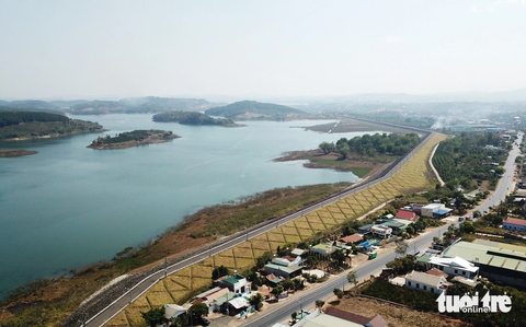Ngăn chặn giao dịch đất tại Lâm Đồng liên quan "đại gia" Nguyễn Cao Trí - Ảnh 3. Đến nay, sau 13 năm triển khai, dự án Nam Đà Lạt mới chỉ thực hiện các hạng mục phụ và đã xuống cấp nghiêm trọng - Ảnh: M.V.