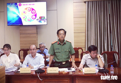 Vụ 4 biển số xe Thượng tá Trần Trung Quốc - trưởng Phòng tham mưu Công an tỉnh Đồng Tháp - thông tin báo chí chiều 5-7 - Ảnh: ĐẶNG TUYẾT