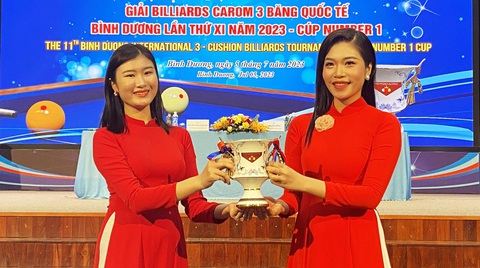Trần Quyết Chiến dự Giải Billiards Carom 3 băng quốc tế Bình Dương - Ảnh 1. Ban tổ chức giới thiệu Cúp vô địch Giải billiards carom 3 băng quốc tế Bình Dương 2023 - Ảnh: M.Q.