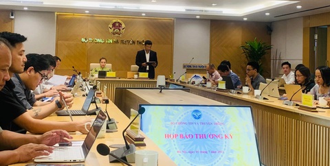 Phát hiện 15 trạm phát sóng giả phát tin nhắn lừa đảo - Ảnh 1. Bộ Thông tin và Truyền thông họp báo thường kỳ tháng 7-2023 - Ảnh: T.HÀ
