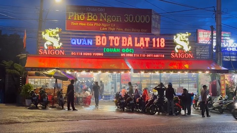 Quán ăn nổi tiếng Đà Lạt sử dụng thực phẩm bẩn - Ảnh 2. Quán 'Bò tơ Đà Lạt 118' nổi tiếng, du khách thường đến đây - Ảnh: Công an cung cấp