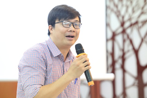 Giảng viên Phạm Duy Phúc nói về sự thay đổi vị thế của báo chí - Ảnh: N.T. Giảng viên Phạm Duy Phúc nói về sự thay đổi vị thế của báo chí - Ảnh: N.T.