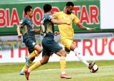 Kết quả hòa 1-1 ở lượt đi sẽ lặp lại trong trận tái đấu vào ngày 15-7 tới giữa HAGL (trái) và Khánh Hòa? - Ảnh: ANH MINH Kết quả hòa 1-1 ở lượt đi sẽ lặp lại trong trận tái đấu vào ngày 15-7 tới giữa HAGL (trái) và Khánh Hòa? - Ảnh: ANH MINH