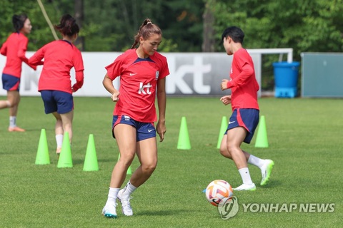 Tuyển nữ Hàn Quốc đưa tiền đạo 16 tuổi, mang hai dòng màu Hàn- Mỹ dự World Cup 2023 - Ảnh 1. Casey Phair, 16 tuổi, trở thành cầu thủ Hàn kiều đầu tiên khoác áo tuyển Hàn Quốc dự World Cup nữ - Ảnh: YONHAP