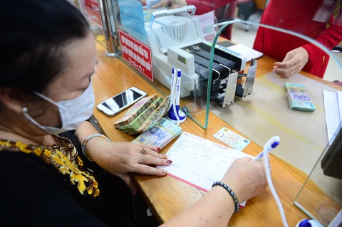 Người dân vẫn chưa dám vay tiền mua nhà - Ảnh 1. Người dân vẫn chưa dám vay tiền mua nhà vì lãi suất còn cao và kinh tế khó khăn - Ảnh: QUANG ĐỊNH