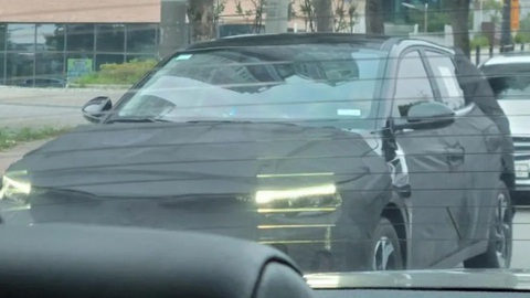 Mẫu SUV kì lạ mới toanh từ Kia gợi mở khả năng Cerato được nâng gầm - Ảnh 3. Giao diện mũi hổ tại đầu xe để lộ danh tính - Ảnh: WoopaTV