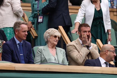 Beckham đeo đồng 400 triệu đi xem Wimbledon nhưng suýt 'ngủ ngật' - Ảnh 2. Beckham và khoảnh khắc