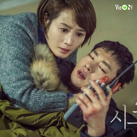 Lee Je Hoon được nhận xét có duyên đóng phim dựa trên câu chuyện có thật. Lee Je Hoon được nhận xét có duyên đóng phim dựa trên câu chuyện có thật.