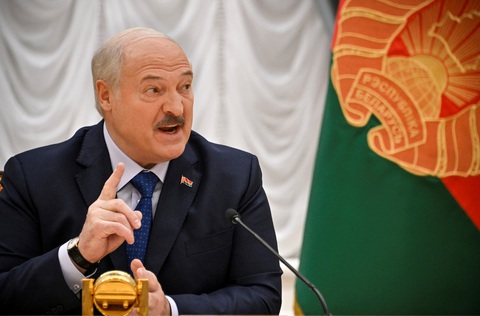 Tổng thống Belarus Alexander Lukashenko trả lời báo chí ngày 6-7 - Ảnh: AFP Tổng thống Belarus Alexander Lukashenko trả lời báo chí ngày 6-7 - Ảnh: AFP