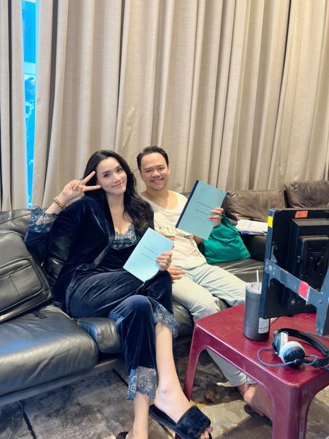 Trang Nhung và ông xã Hoàng Duy Đạo diễn Hoàng Duy cho biết anh viết vai Hải Đường như “đo ni đóng giày” cho vợ, nói “nếu không phải Trang Nhung sẽ không phải ai khác”.