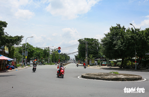Hiện trạng dự án vành đai 2 ở TP.HCM đang chờ khởi động lại - Ảnh 8. Trong ảnh là nút giao cầu vượt Gò Dưa (điểm cuối của đoạn 3 thuộc dự án vành đai 2), khi khép kín sẽ kết nối với quốc lộ 1. Nếu hoàn thành, đoạn từ cầu Phú Hữu (quận 9 cũ) đến quốc lộ 1 (giáp tỉnh Bình Dương) sẽ nối thành một dải, rút ngắn đáng kể thời gian đi lại của người dân