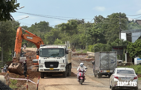 Tuyến đường đã thi công nhưng vướng phải những kiến nghị xem xét kết quả - Ảnh: TRUNG TÂN Tuyến đường đã thi công nhưng vướng phải những kiến nghị xem xét kết quả