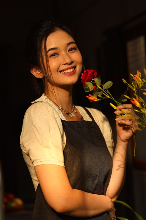 Diễn viên Ngọc Xuân trong MV Vì sao sáng của Lam Trường Diễn viên Ngọc Xuân trong MV Vì sao sáng của Lam Trường