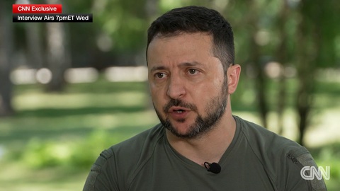 Ảnh chụp màn hình cuộc phỏng vấn Tổng thống Ukraine Volodymyr Zelensky được Đài CNN đăng sáng 6-7 Ảnh chụp màn hình cuộc phỏng vấn Tổng thống Ukraine Volodymyr Zelensky được Đài CNN đăng sáng 6-7