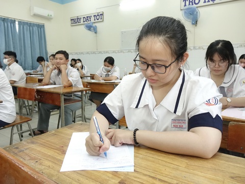 Hai trường đại học đầu tiên công bố điểm sàn xét tuyển điểm thi tốt nghiệp THPT - Ảnh 1. Thí sinh dự thi tốt nghiệp THPT năm 2023 - Ảnh: Như Hùng
