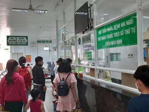 Sở Y tế TP.HCM yêu cầu các bệnh viện không để người bệnh mua thuốc bên ngoài - Ảnh 1. Sở Y tế TP.HCM yêu cầu các bệnh viện công lập không để xảy ra tình trạng bệnh nhân mua thuốc bên ngoài - Ảnh: THU HIẾN