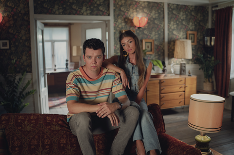 Asa Butterfield vai Otis và Mimi Keene vai Ruby trong Sex Education - Ảnh: ĐPCC Asa Butterfield vai Otis và Mimi Keene vai Ruby trong Sex Education - Ảnh: ĐPCC