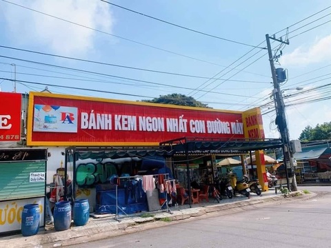 Ảnh vui 7-7: Đang tính mở tiệm bánh kem thì nên suy nghĩ lại! - Ảnh 1. Tiệm bánh kem "this", các tiệm còn lại là "that"!