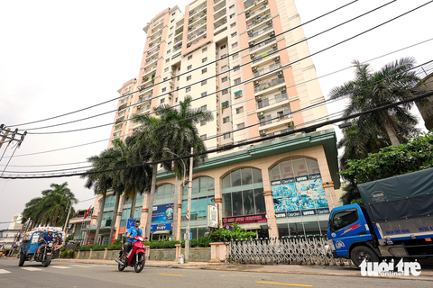 Chậm cấp sổ hồng chung cư: Không xử nghiêm càng chây ì - Ảnh 1. Chung cư Ruby Land (quận Tân Phú, TP.HCM) vi phạm an toàn phòng cháy chữa cháy, đến nay người dân vẫn chưa được cấp sổ hồng - Ảnh: H.HẠNH