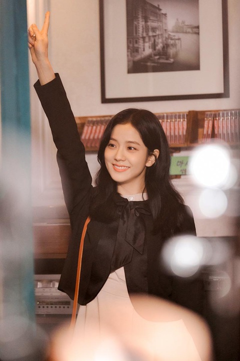 Vì sao thần tượng Hàn khó thoát mác 'idol diễn xuất'? - Ảnh 2. Ji Soo bị phản đối khi nhận vai chính trong Snowdrop - Ảnh: JBTC