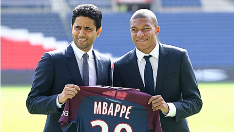 Mbappe (phải) và Chủ tịch Al-Khelaifi - Ảnh: REUTERS Mbappe (phải) và Chủ tịch Al-Khelaifi - Ảnh: REUTERS