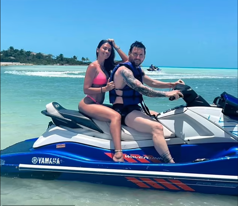 Vợ chồng Lionel Messi tận hưởng kỳ nghỉ trên biển Caribbean - Ảnh 1. Vợ chồng Lionel Messi tận hưởng kỳ nghỉ vùng Caribbean - Ảnh: INSTAGRAM
