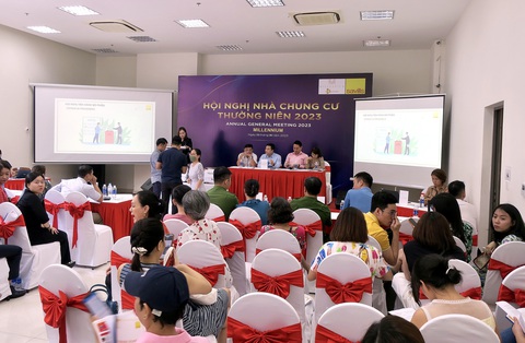Tại hội nghị nhà chung cư Millennium (quận 4, TP.HCM), đại diện chủ đầu tư đã hứa xúc tiến làm sổ hồng cho cư dân mặc dù họ vào ở đã 5 năm - Ảnh: T.T.D.