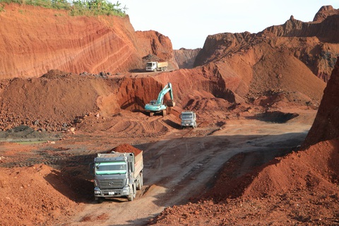 Mỏ đất đắp phục vụ cao tốc Phan Thiết - Dầu Giây gây nguy cơ sạt lở nghiêm trọng - Ảnh 1. Mỏ đất đắp tại đồi Bình Minh (xã Suối Cát, huyện Xuân Lộc, Đồng Nai) phục vụ dự án cao tốc Phan Thiết - Dầu Giây gây nguy cơ sạt lở - Ảnh: A LỘC