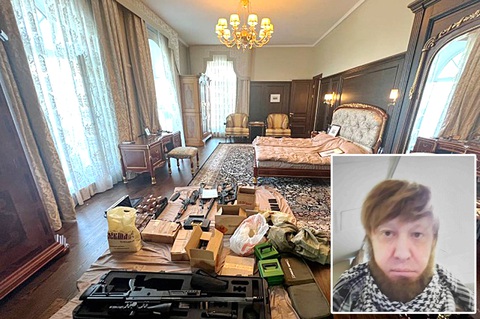 Rất nhiều tiền và các loại vũ khí được tìm thấy trong phòng ngủ của ông Prigozhin ở St. Petersburg và hình ông trùm Wagner đội tóc giả, râu giả bị rò rỉ - Ảnh: AIF, SKY NEWS Rất nhiều tiền và các loại vũ khí được tìm thấy trong phòng ngủ của ông Prigozhin ở St. Petersburg và hình ông trùm Wagner đội tóc giả, râu giả bị rò rỉ - Ảnh: AIF, SKY NEWS